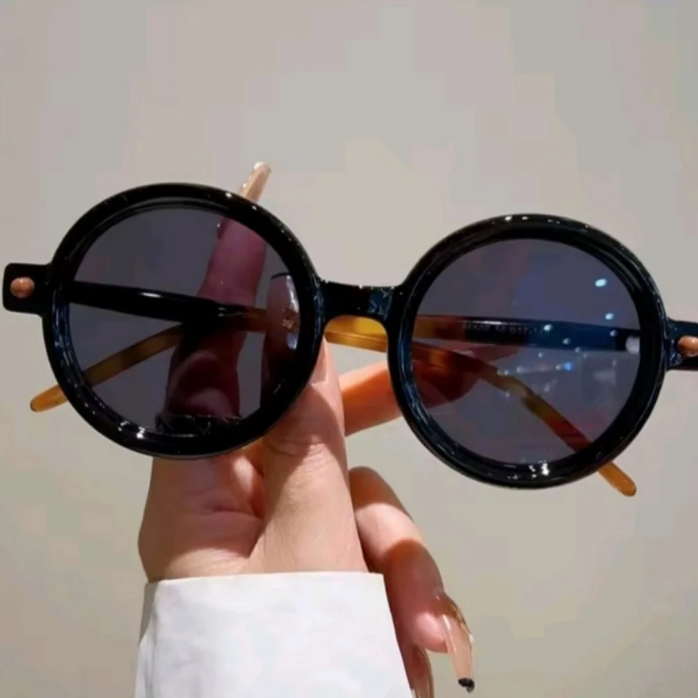 Retro Stylish Black and Tan Sunglasses
